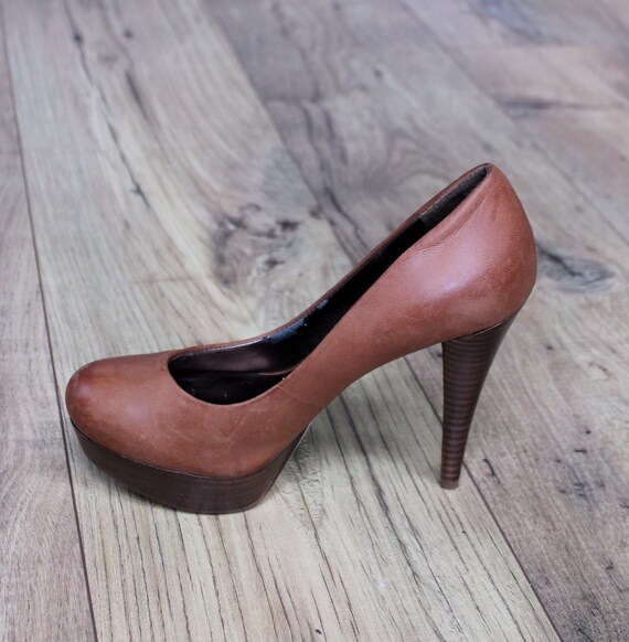 GUESS Cognac Leather Platform Heels, Size 6 Vinta… - image 5