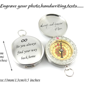 Peut inclure: Un compas argenté avec une aiguille de boussole et une inscription personnalisée qui dit "So you always find your way back home". Le compas mesure 4,8 cm de diamètre et 1,3 cm d'épaisseur.