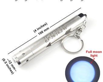 Llavero con linterna personalizada, redondo, luz de luna, de acero inoxidable, táctico, grabado, para exteriores, minilinterna, regalo para el aula.