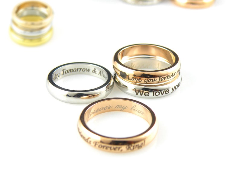 Personalisierter Ring Benutzerdefinierte Namensring mit Gravur Spiegelpolieren Edelstahlring Roségoldring Individuell eingraviertes Hochzeitsringgeschenk Bild 1