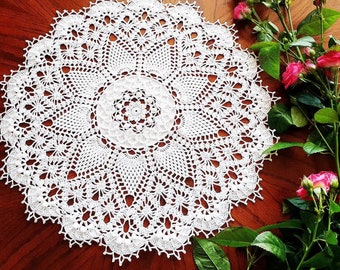 Round lace pineapple doily Grand. Crochet modern table topper. Circle textured modern farmhouse, boho, country large 3d doily. Wedding decor