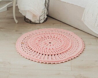 Pound volumed rug. Decorative circle accent mini rug ZEPHYR