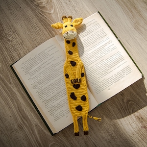 Crochet giraffe bookmaark - peeking animal amigurumi lover gift. 3D stuffed creative handmade giraffe. Ships from USA