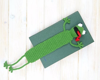 Crochet bookmark green frog for a book lovers. Amigurumi handmade teacher, librarian gifts. Peeking animal page holder