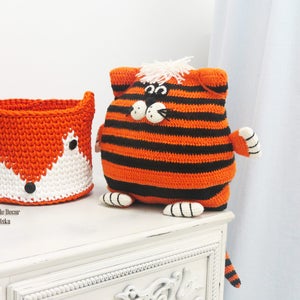 Tiger Cat interior pillow orange with black cat knit crochet pillow oreiller cat face pillow kitten coussion pillow ready to ship image 2