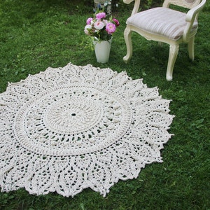 Crochet dolly rug round DAHLIA rug, area rug, living room handmade rug. French country decor