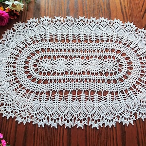 White oval doily - pineapple table dressing. Lace table runner for Farmhouse, Boho decor. Wedding centerpiece crochet overlay
