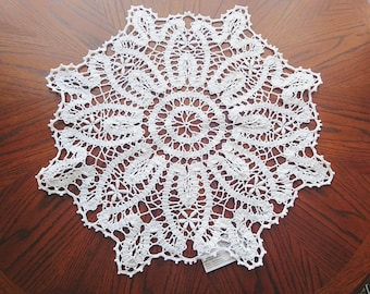 Lace crochet BRUGGE round doily centerpiece, nice home decoration and wedding gift, beauty Farmhouse home wall decor