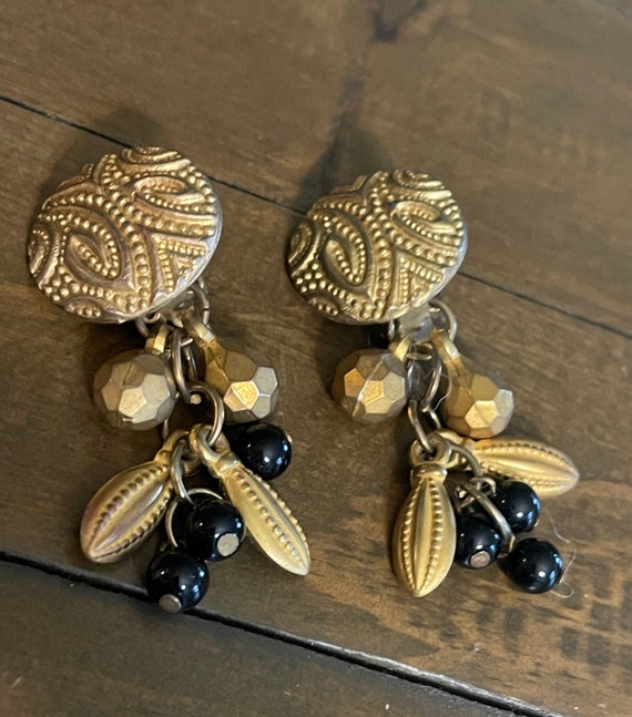 Vintage Gold Tone & Black Dangling Clip Earrings - image 1