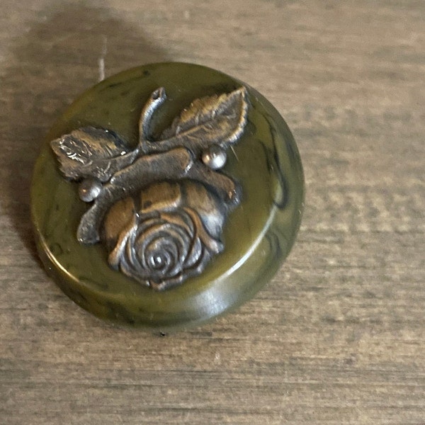 Vintage Green Bakelite Ornate Button (tested)