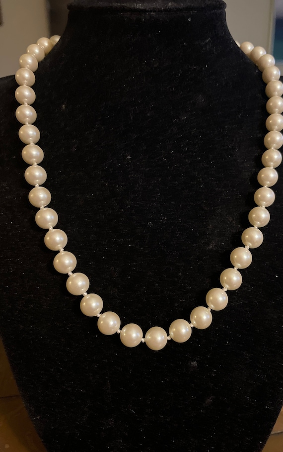 Vintage Single Strand Faux Pearl Necklace