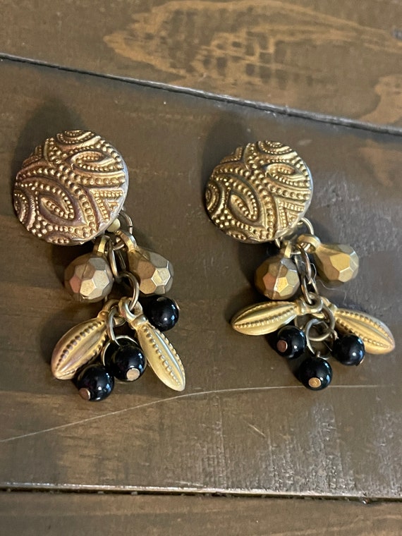 Vintage Gold Tone & Black Dangling Clip Earrings - image 3