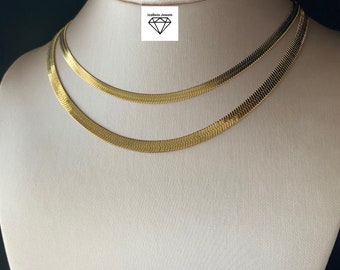 Collar de cadena de espiga de acero inoxidable relleno de oro de 18 quilates. Gargantilla de cadena de serpiente plana. Joyería de moda. 4 mm o 5 mm. Se vende por separado.