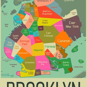 Può includere: Una mappa colorata di Brooklyn, New York, suddivisa in quartieri distinti con etichette come Williamsburg, Bedford-Stuyvesant e Coney Island. La mappa include una scala in miglia, un piccolo emblema circolare in alto a destra e la parola BROOKLYN.