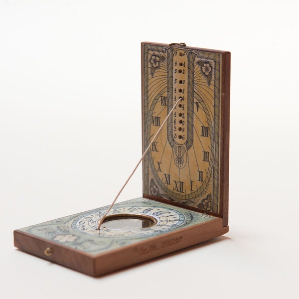 Handgemachte Sundial KompassUhr / Funktionierende Sonnenuhr / Replik der Reiseuhr aus dem 16. Jahrhundert mit Kompass / Vintage Sonnenuhr / Walnussholz