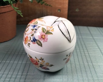 Aynsley COTTAGE GARDEN 3" Apple Trinket Box with Lid