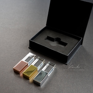 Chiavetta USB 2.0 Crystal / USB dorata / 18 e 8 GB / / si illumina di blu quando viene inserita / scatola di carta nera opaca magnetica fatta a mano / contenitore