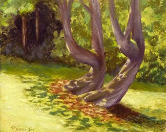 Op de afbeelding: Een schilderij van twee boomstammen met knoestige takken, tegen een achtergrond van groen gebladerte. De stammen zijn van een diepe paarsbruine kleur, en de bladeren zijn een levendig groen. Het schilderij is uitgevoerd in een realistische stijl, met zichtbare penseelstreken.