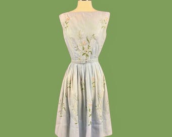 Vestido vintage Jeanne d'Arc bordado sem mangas dos anos 50