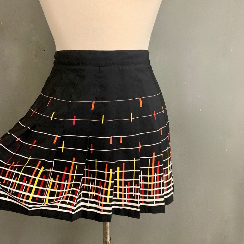 1970/'s Women/'s Vintage Geometric Print Tennis Skirt by Tail