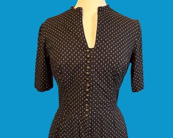 Vestido chemisier feminino vintage dos anos 70 com inspiração nos anos 50, em algodão.
