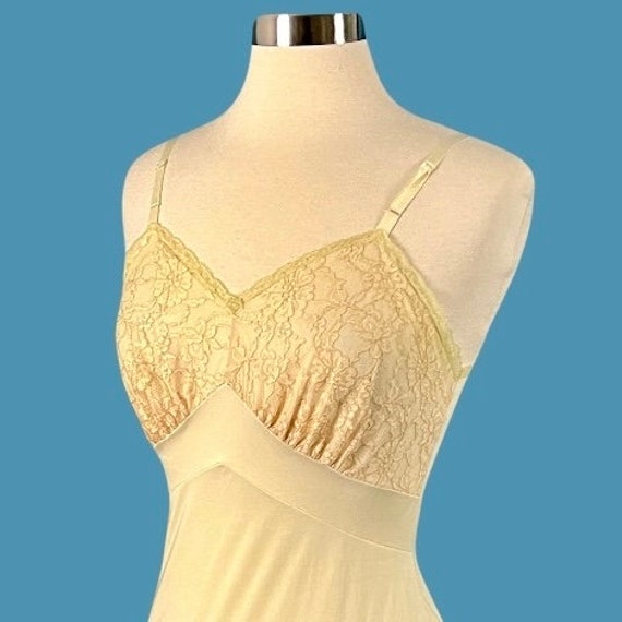 Vintage 1950's Vanity Fair Dress Slip - image 10