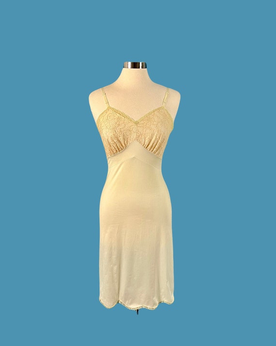 Vintage 1950's Vanity Fair Dress Slip - image 3