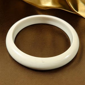 Vintage Lucite Bangle, 1950&#39;s Chunky Bracelet, Retro Fashion Jewelry, Statement Bangles, Cream / White