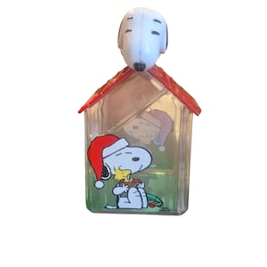 Peanuts Snoopy Weihnachtshundehaus Kunststoff Keksdose mit Deckel & Figur
