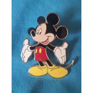 Disney Collectible Mickey Mouse Pin Pinback Classic Pose Red Shorts & Yellow Shoes