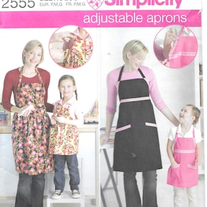 2555 Child and Misses Adjustable Aprons Sizes S-L CUT Simplicity Pattern