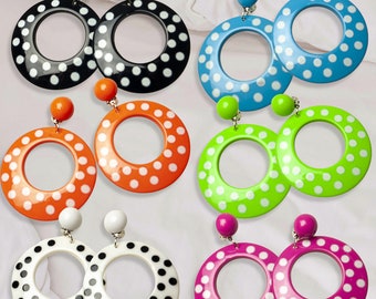 Clip de cerceau rétro des années 60 sur les boucles d’oreilles | Mod Polka Dots coloré et lumineux style ovale | vintage 50s 60s 70s Accessoires inspirés | 6 couleurs disponibles
