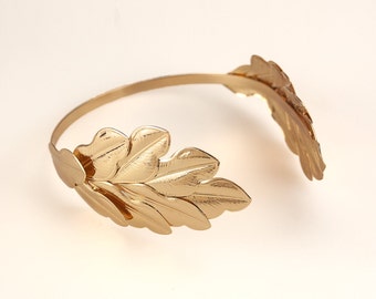 Golden Laurel Crown for Men and Women in Greek or Roman Medieval Costume Party and Play