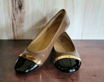 Zapatos planos de charol Vaneli en dos tonos - Talla para mujer 10M