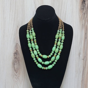 Collier chrysoprase triple rang, vert pâle et or, unique en son genre