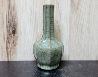 Guanware Vase (early 20th century)