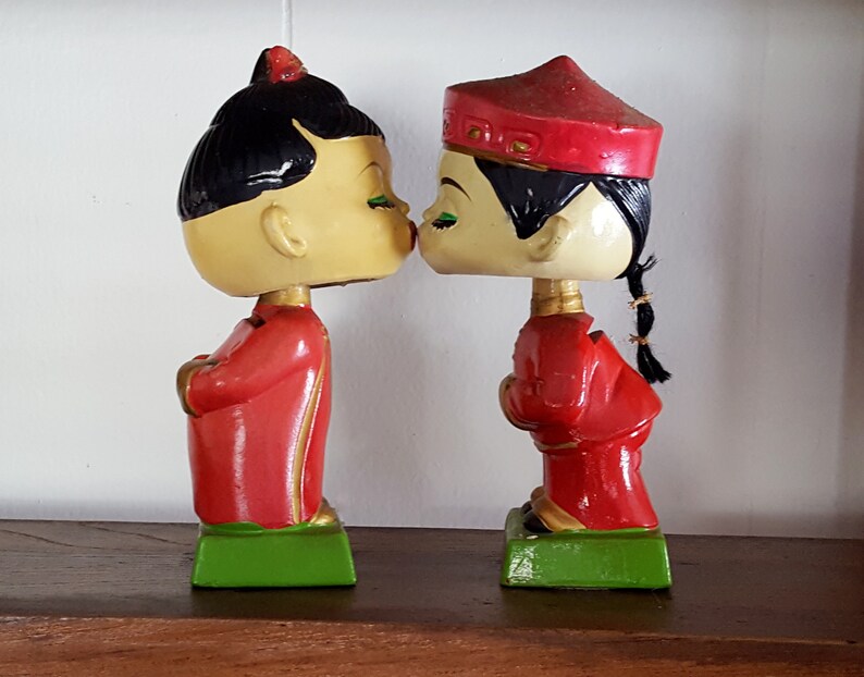 Nodders Novelty Coin Bank 1950/'s-60/'s Vintage Kissing Bobbleheads Asian Bobbleheads Magnetic Kissing Bobbleheads Let/'s Kiss
