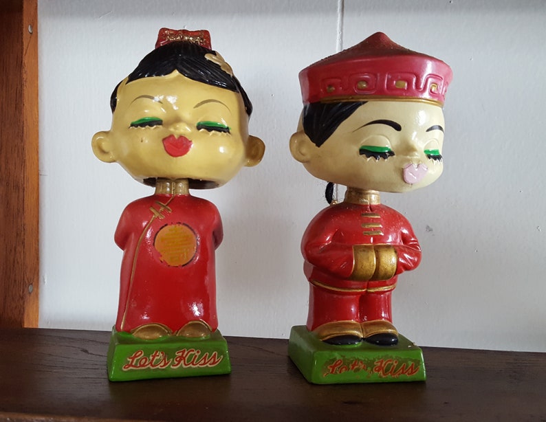 Nodders Novelty Coin Bank 1950/'s-60/'s Vintage Kissing Bobbleheads Asian Bobbleheads Magnetic Kissing Bobbleheads Let/'s Kiss