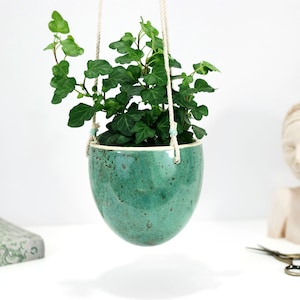 Turkusowa wisząca doniczka | ceramiczna doniczka do wnętrz | nowoczesna doniczka | wystrój domu w stylu boho | doniczka na sukulenty | doniczka na kaktusy | prezent ogrodowy