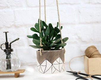 Modern hanging planter pot // flower pot | hand-painted texture in speckled white | indoor & outdoor | garden ceramic | plant lover gift