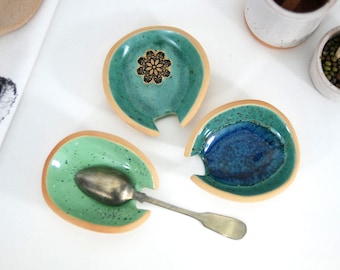 Small ceramic spoon rest pick your color | ceramic spoon holder with raw edges | pottery spoon tray | cooking utensils | kitchen spoon decor