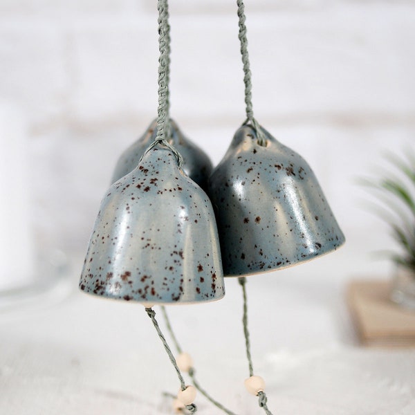 Ensemble de 3 cloches en céramique fabriquées à la main | cloches pour carillons éoliens faites main | décoration murale | décoration rustique | parfait pour l'intérieur ou l'extérieur