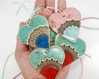 Conjunto de adornos de corazón hechos a mano de cerámica de 3 / decoración colgante de pared / adornos de corazón / decoración de la pared del dormitorio / regalo de agradecimiento / decoración de San Valentín