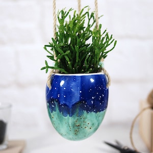 Maceta colgante de cerámica turquesa hecha a mano: decoración bohemia para el hogar