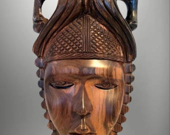 10インチのサイン入り手彫りアシャンティマスク：ビーズ細工のアフリカ