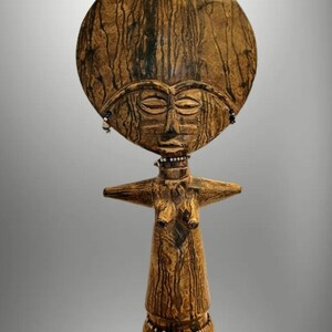 Scultura di fertilità Akuaba in legno intagliato a mano, 33 cm: arte tribale africana
