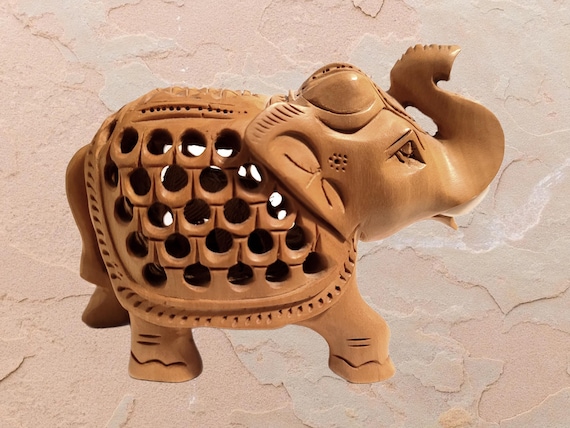 Wooden Toy Elephant Carving: Timeless Craftsmanship Unveiled