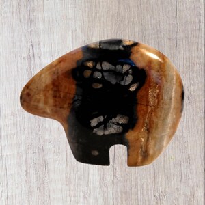 2 x 2,5 Zoll kleine Hand geschnitzt und poliert Picasso Marmor Stein Zuni Stil Bär Fetisch Totem Geist Tier Kristall / beruhigende Meditation