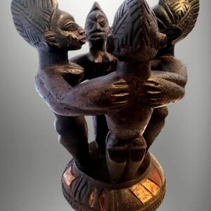 Escultura circular de mujeres africanas tallada a mano, estatua de unidad de madera maciza.