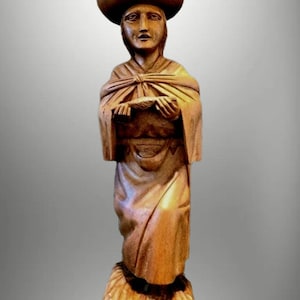 Escultura de hombre caminando de madera tallada a mano de 33 cm: figura antigua de la Selva Negra